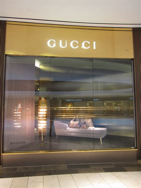 visual merchandiser gucci